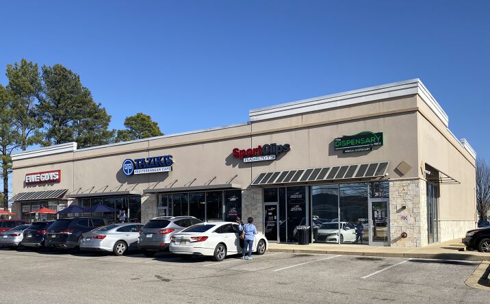 Pictures of Retail property located at 3978 North Gloster Street, Tupelo, MS 38804 for lease - image #1
