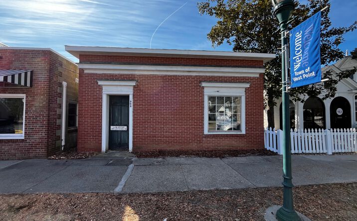 Pictures of Office property located at 909 Main St, West Point, VA 23181 for lease - image #1