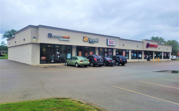 Pictures of Retail, Office, Restaurant property located at 2427 Adlai Stevenson Dr, Springfield, IL 62703 for lease - image #1