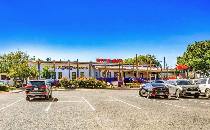 Pictures of Restaurant property located at 5802 W Loop 289 Acc Rd, Lubbock, TX 79424 for lease - image #1