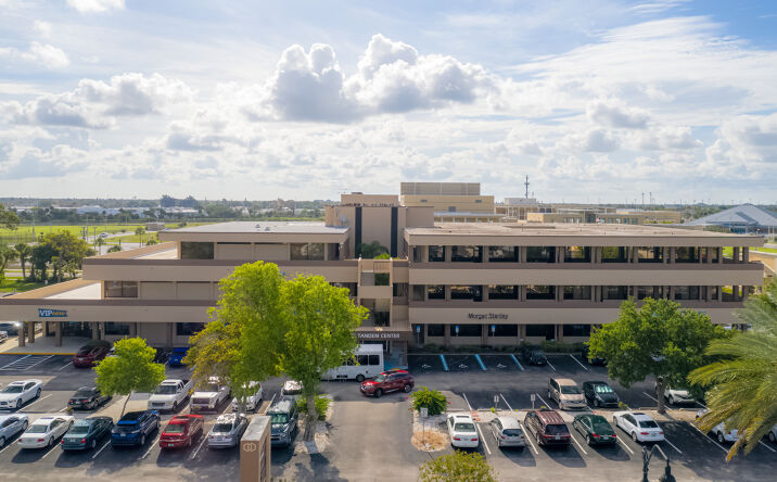 Pictures of Office property located at 333 S Tamiami Trail, Venice, FL 34285 for lease - image #1