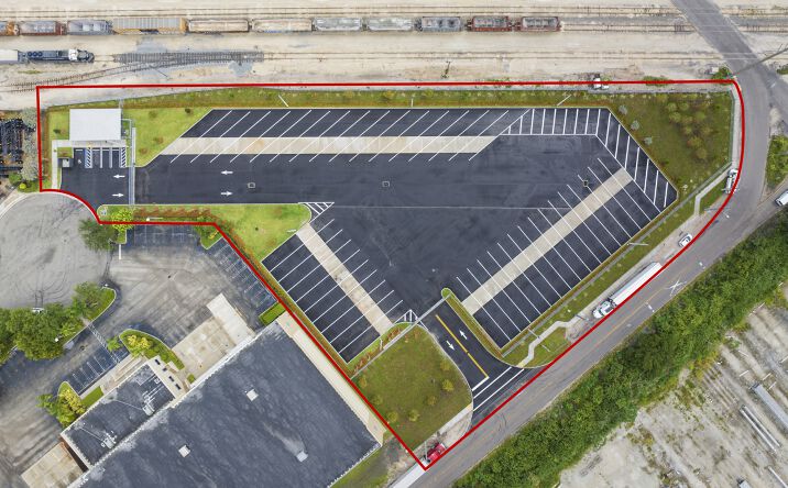 Pictures of Land property located at 10701 NW 122nd St, Medley, FL 33178 for lease - image #1