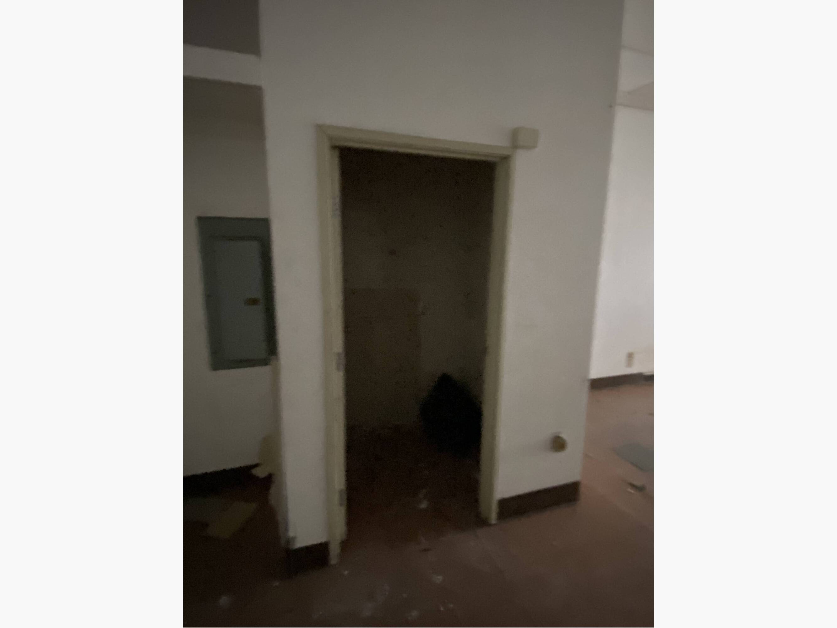 1096063