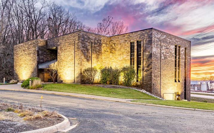 Pictures of Office property located at 2400 N Main St, East Peoria, IL 61611 for lease - image #1