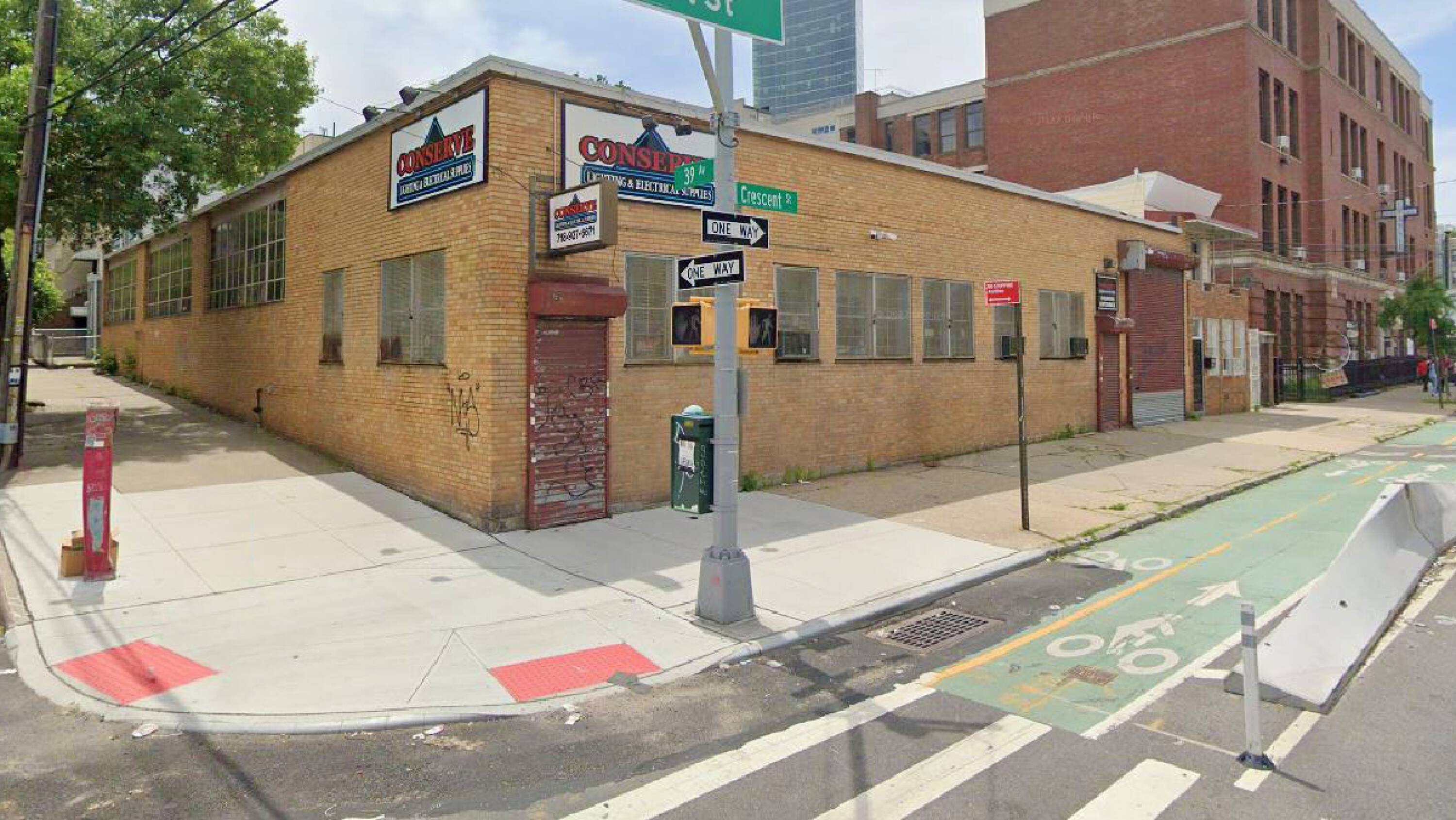 3905 Crescent St, Queens, NY 11101