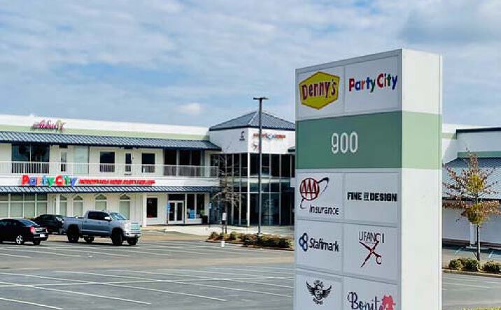 Pictures of Office, Restaurant property located at 900 E County Line Rd, Ridgeland, MS 39157 for lease - image #1