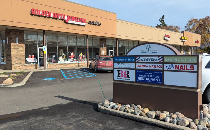 Pictures of Retail property located at 17176 Farmington Rd, Livonia, MI 48152 for lease - image #1