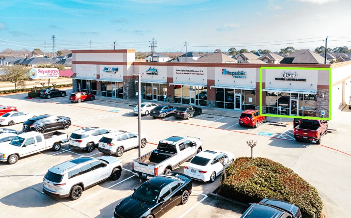 Pictures of Retail property located at 2215 Rollingbrook Dr, Baytown, TX 77521 for lease - image #1