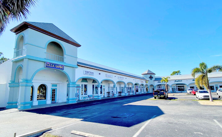 Pictures of Retail property located at 612 N Indiana Ave, Englewood, FL 34223 for lease - image #1