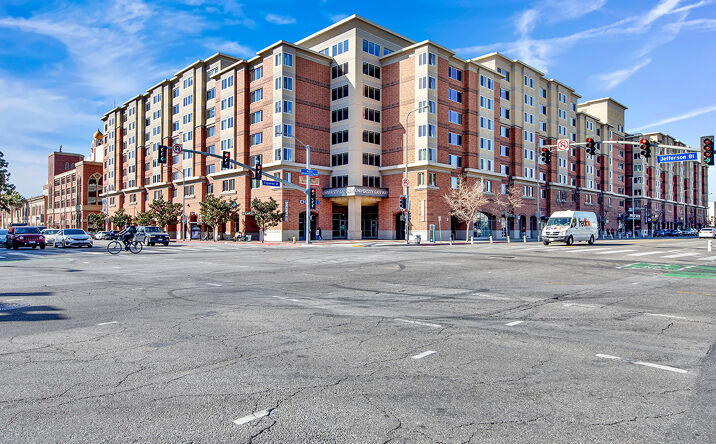 Pictures of Retail, Restaurant property located at 3335 S Figueroa St, Los Angeles, CA 90007 for lease - image #1