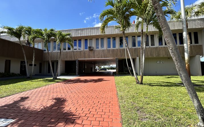 Pictures of Office property located at 4121 NW 5th St, Plantation, FL 33317 for lease - image #1
