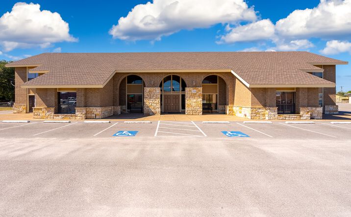 Pictures of Office property located at 2508 Williams Dr, Georgetown, TX 78628 for lease - image #1
