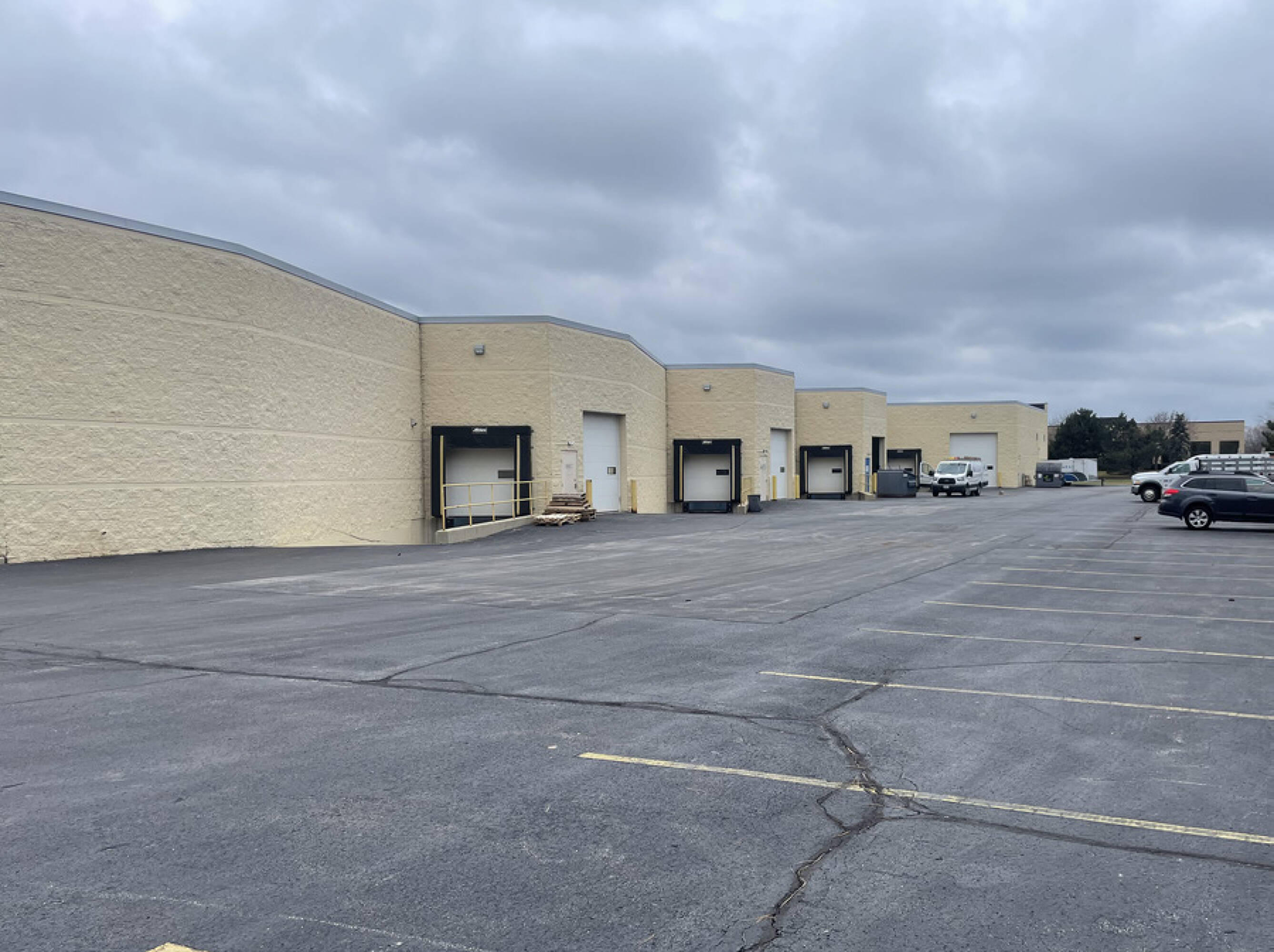 w237n2878 Woodgate Rd, Pewaukee, WI 53072