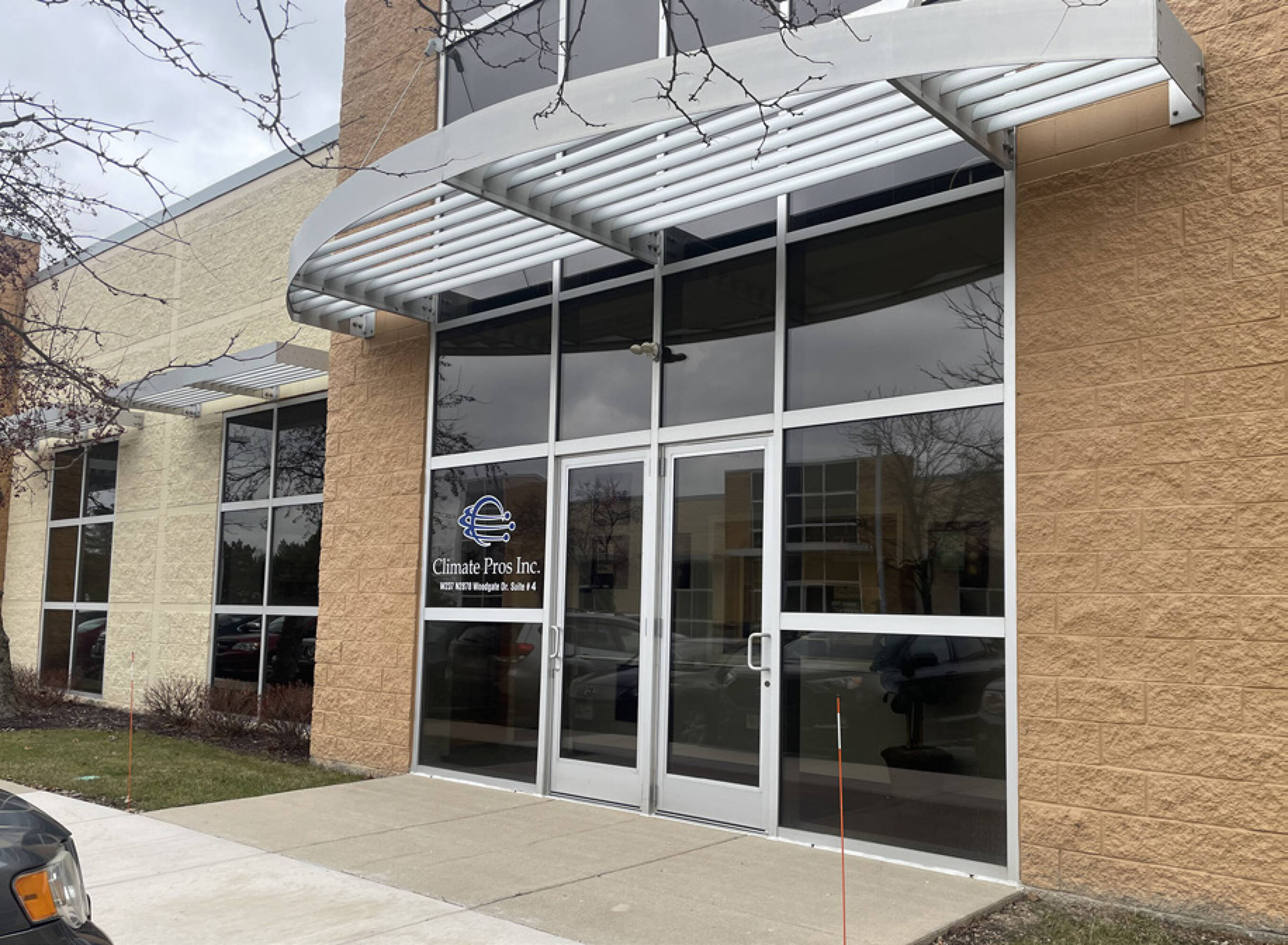 w237n2878 Woodgate Rd, Pewaukee, WI 53072