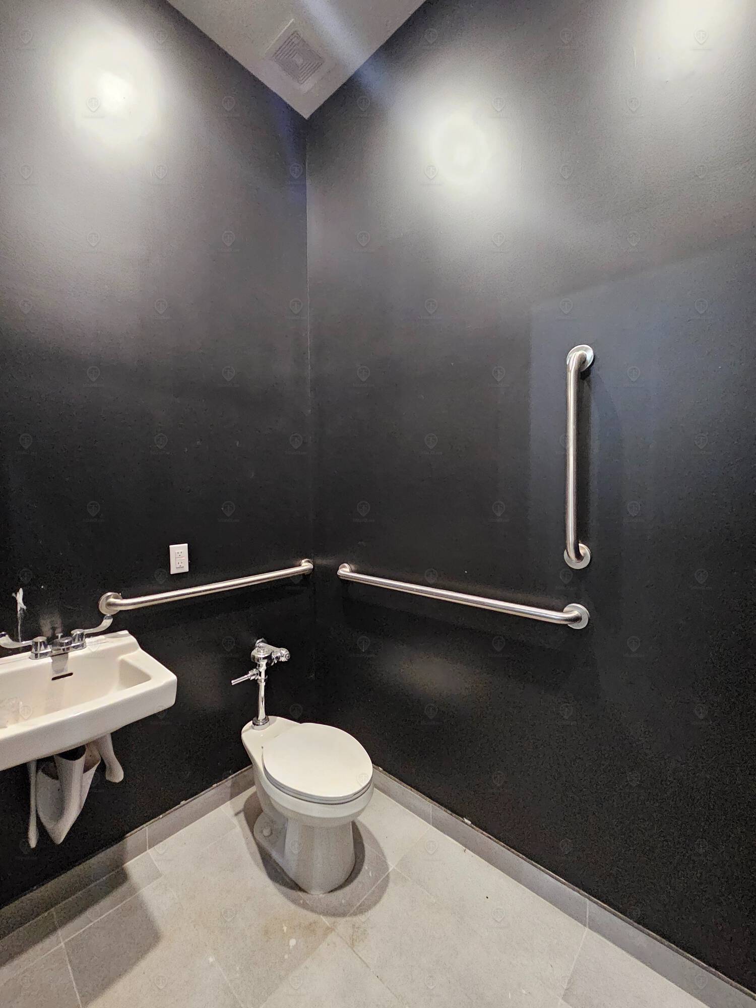 1759 W Farms Rd, The Bronx, NY 10460 | Crexi.com