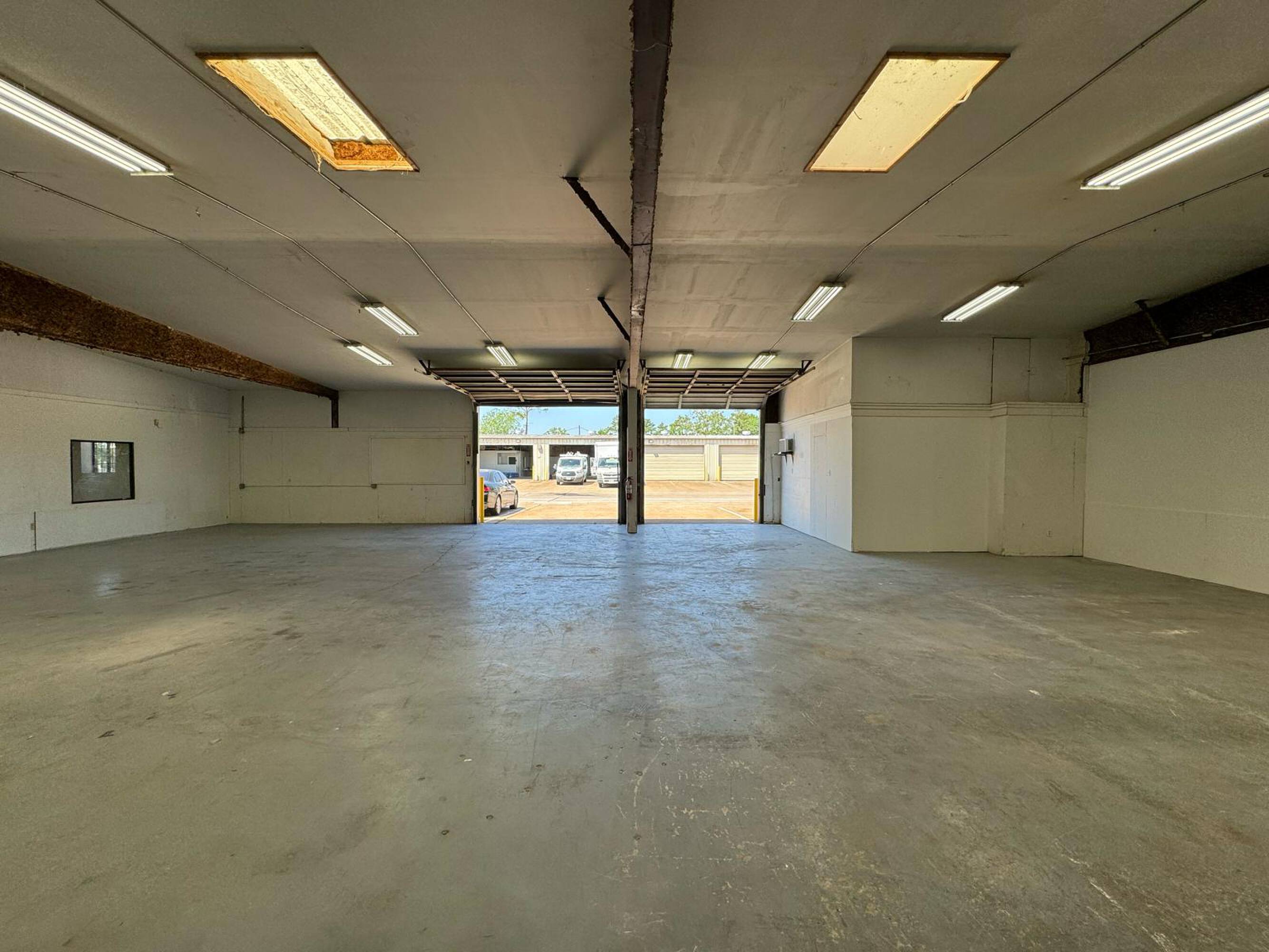 5200 West Greens Road - e1dt3th