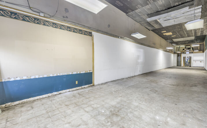 Pictures of Retail property located at 560 1st Ave N, St. Petersburg, FL 33701 for lease - image #1