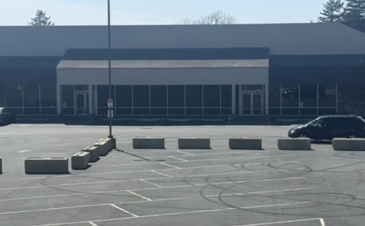 Pictures of Retail, Office, Industrial property located at 97900 Shopping Center Ave, Brookings, OR 97415 for lease - image #1