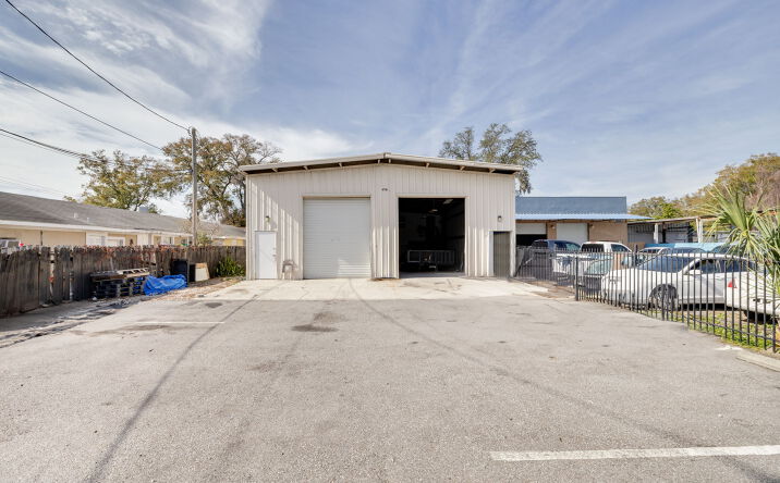 Pictures of Industrial property located at 4706 N Lois Ave, Tampa, FL 33614 for lease - image #1