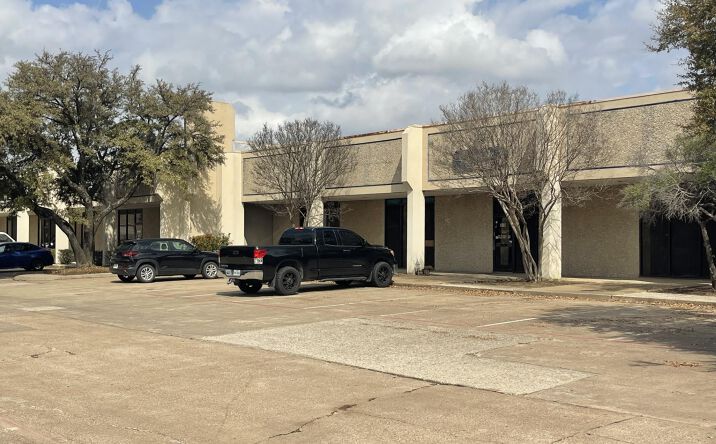 Pictures of Industrial property located at 4639 Irving Blvd, Dallas, TX 75247 for lease - image #1