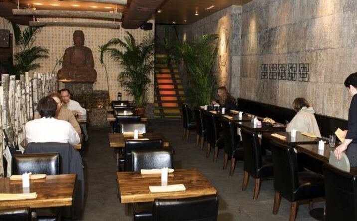 Pictures of Retail, Restaurant property located at 6th Ave, New York, NY 10011 for lease - image #1