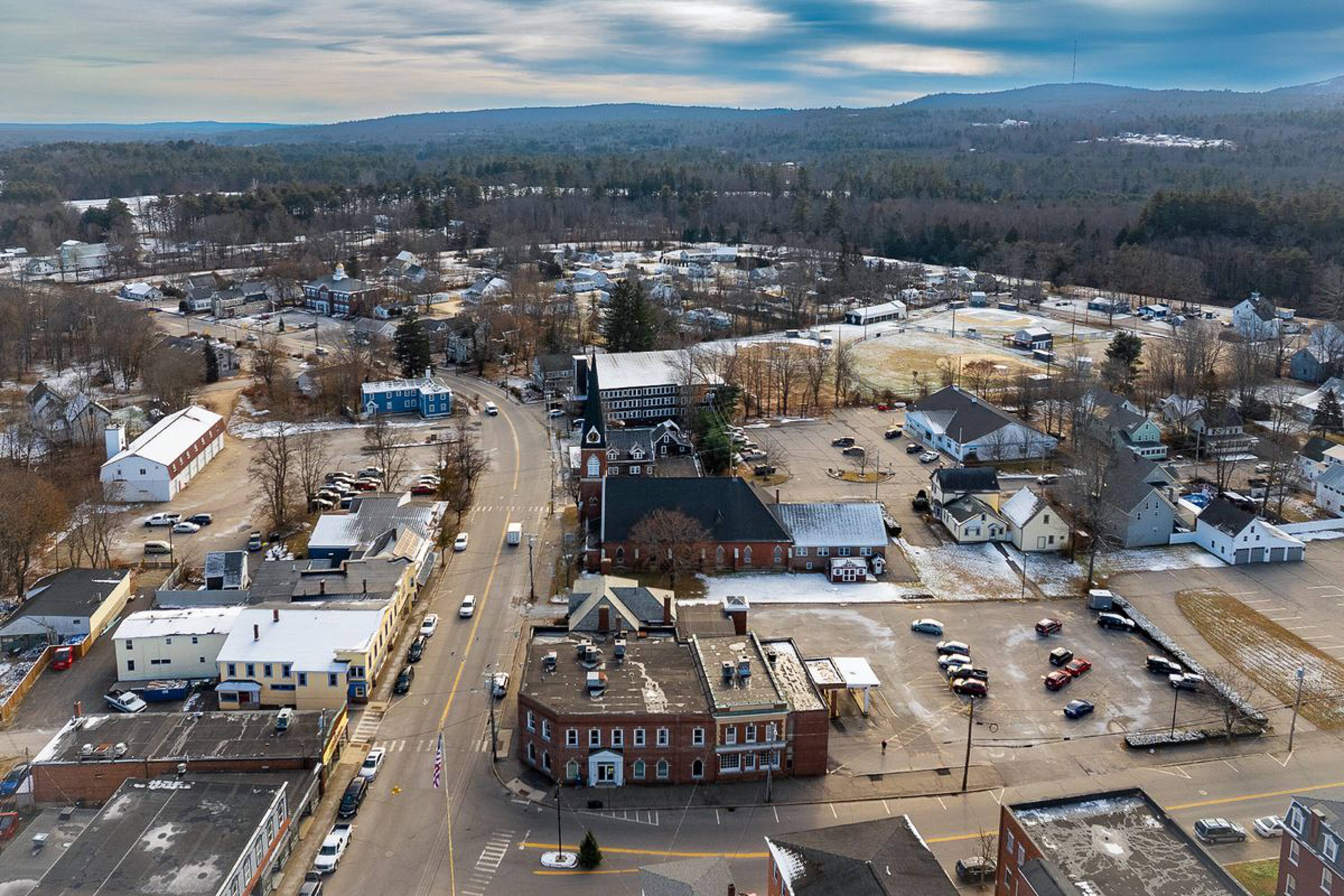 4 Central St, Farmington, NH 03835