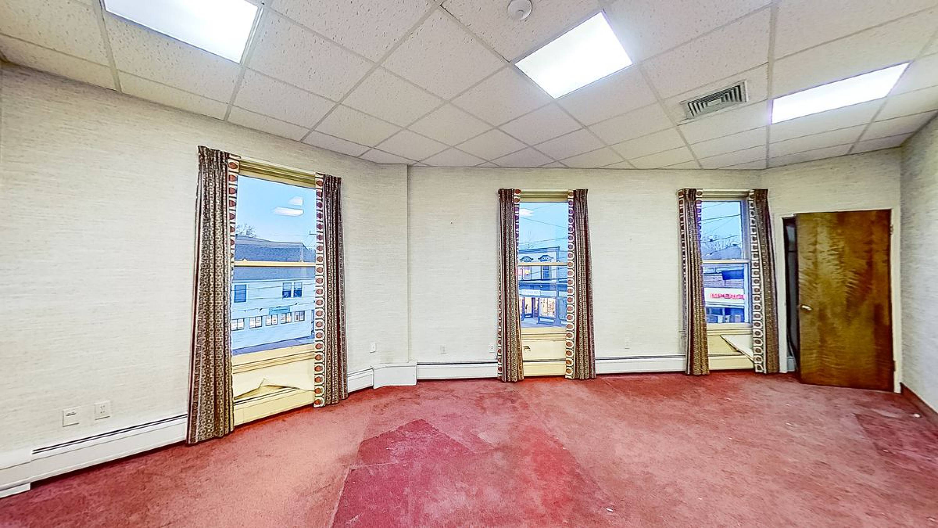 4 Central St, Farmington, NH 03835