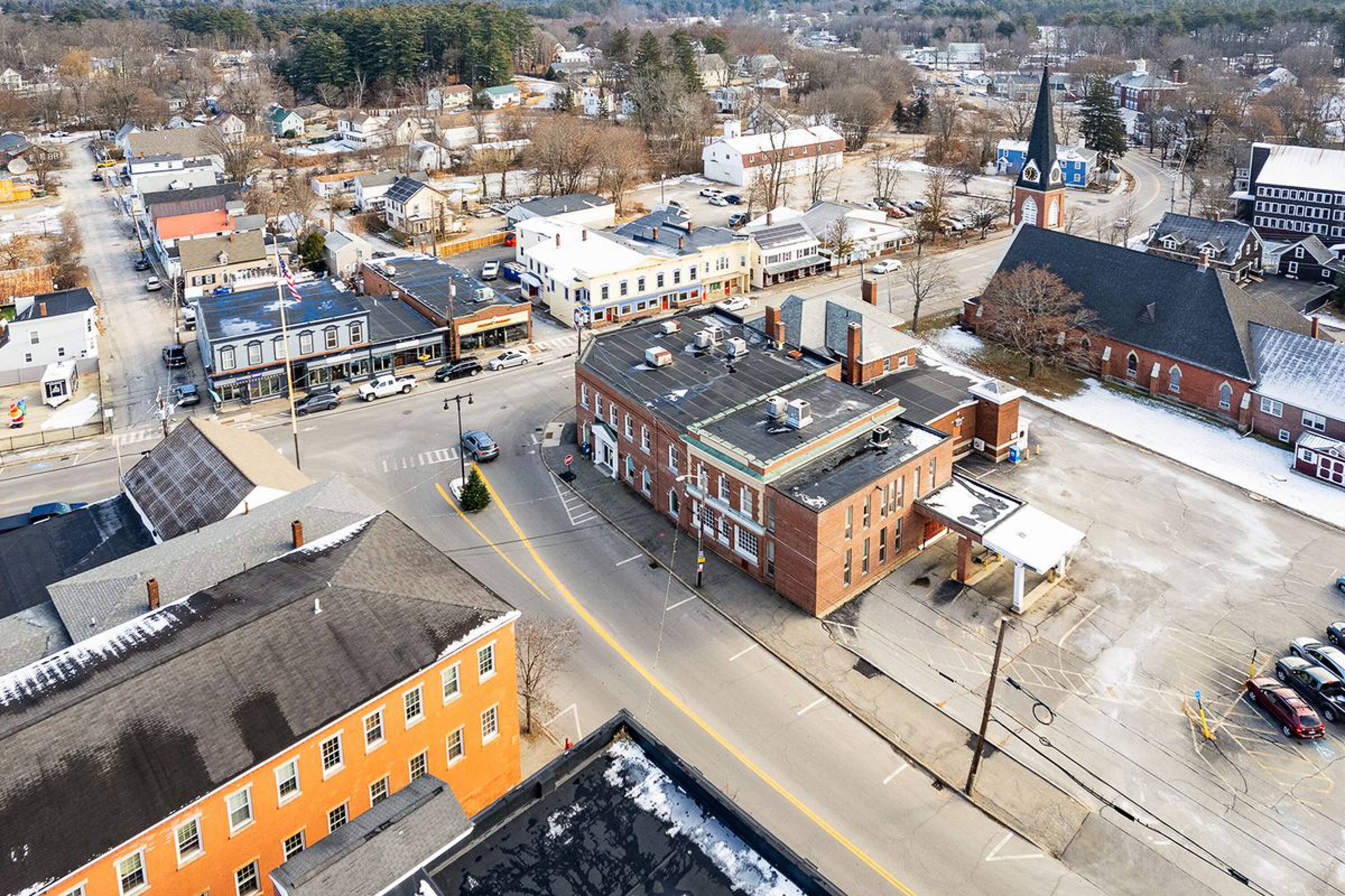 4 Central St, Farmington, NH 03835