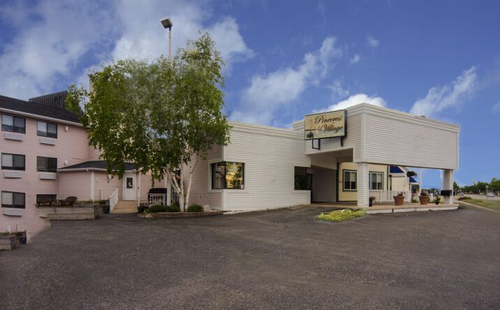 Pictures of Retail property located at 450 S Nicolet St, Mackinaw City, MI 49701 for lease - image #1