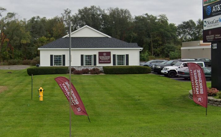 Pictures of Retail, Office, Restaurant property located at 1289 M-89, Plainwell, MI 49080 for lease - image #1