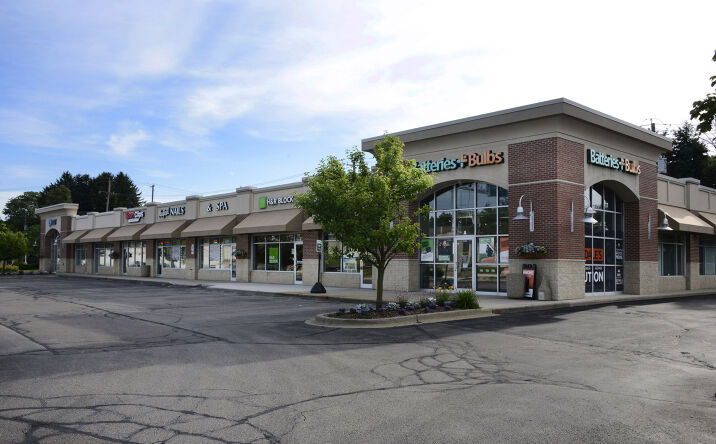 Pictures of Retail, Restaurant property located at 6150 N Port Washington Rd, Glendale, WI 53217 for lease - image #1