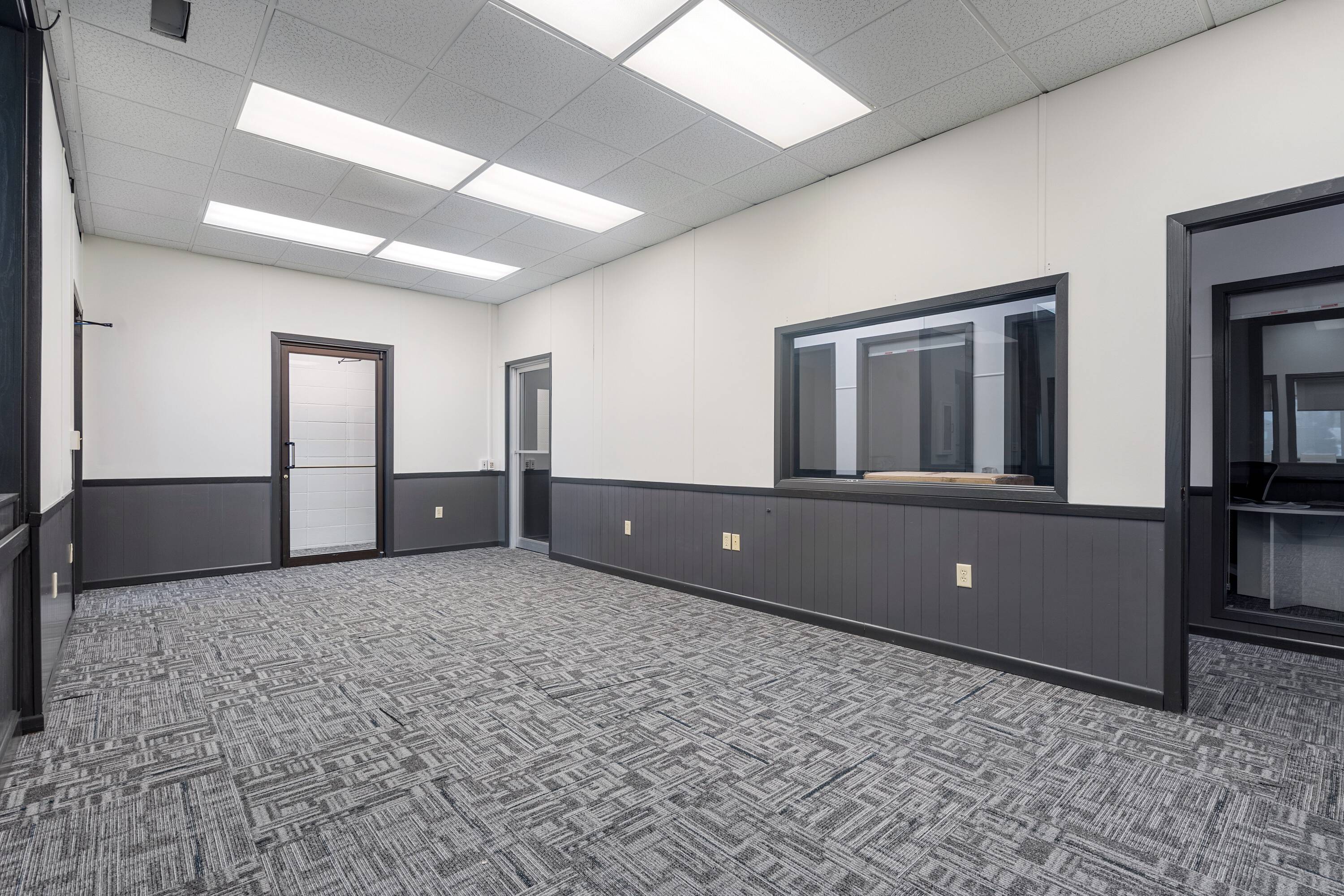 346 E Ridgeway Ave, Waterloo, IA 50702