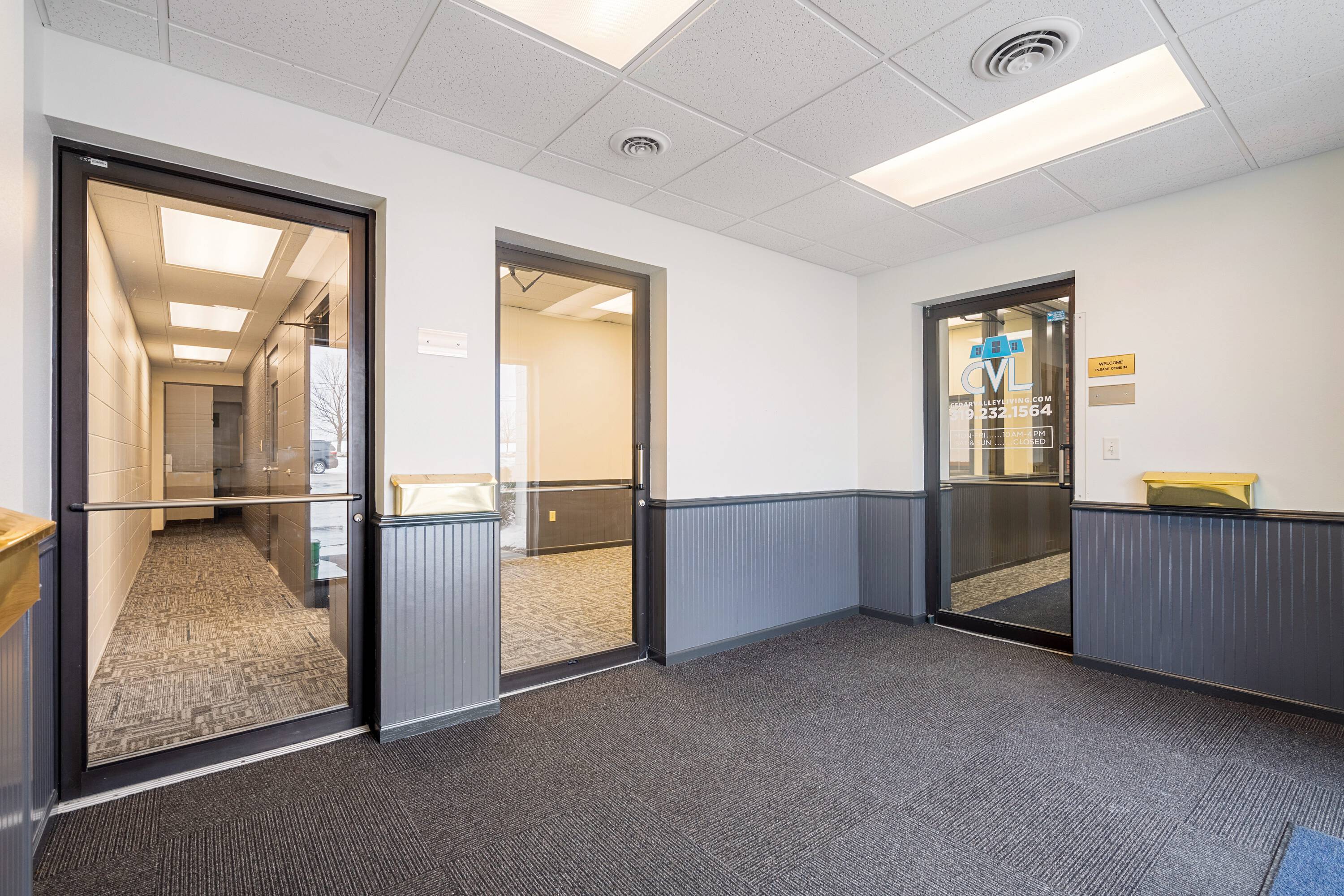 346 E Ridgeway Ave, Waterloo, IA 50702