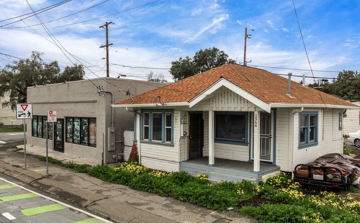 Pictures of Retail property located at 1558 A St, Castro Valley, CA 94546 for lease - image #1