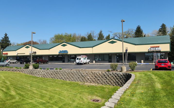 Pictures of Retail, Office, Restaurant property located at 210 Penny Ave, East Dundee, IL 60118 for lease - image #1