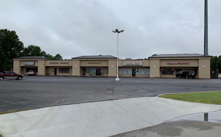 Pictures of Retail property located at 6124 E 51st Pl, Tulsa, OK 74135 for lease - image #1