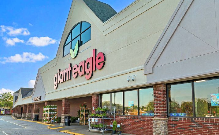 Pictures of Retail property located at 29700-30450 Lake Shore Boulevard, Willowick, OH 44095 for lease - image #1