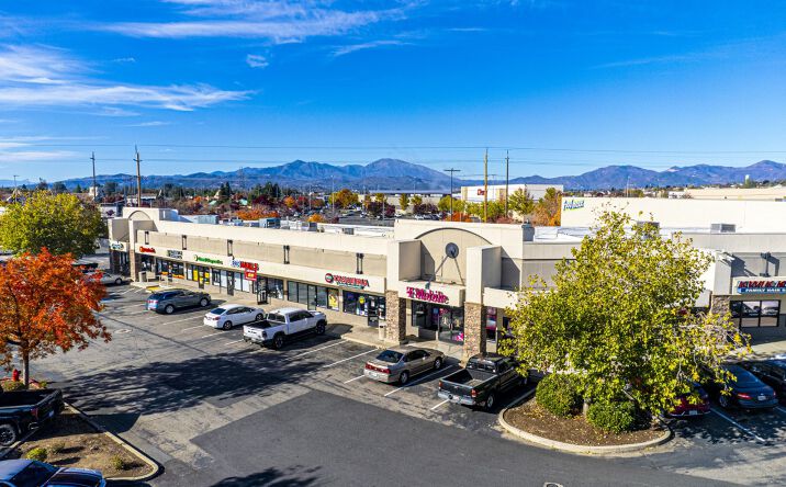 Pictures of Retail, Office, Restaurant property located at 1330 Churn Creek Road, Redding, CA 96003 for lease - image #1