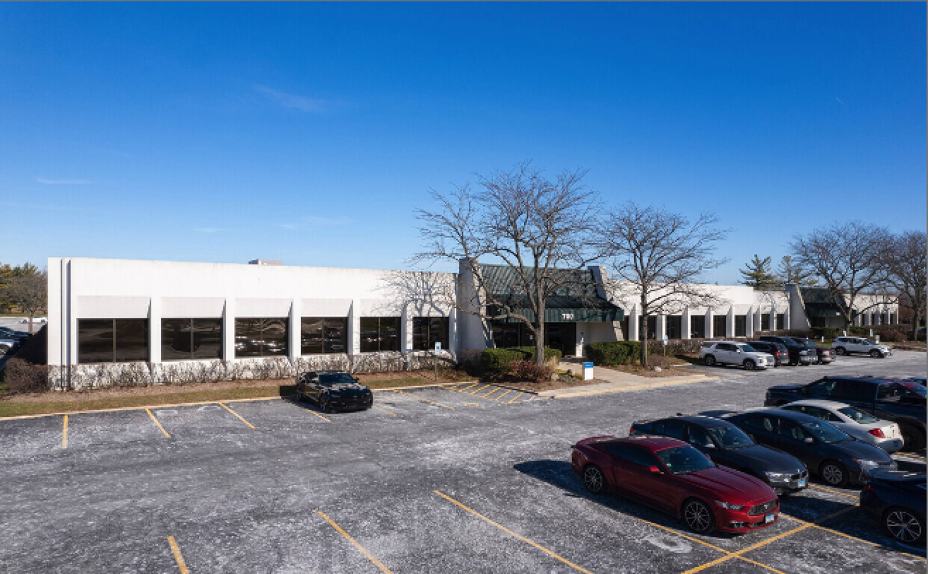 700 Deerpath Dr, Vernon Hills, IL 60061