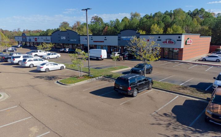 Pictures of Retail property located at 901 Lakeland Pl, Flowood, MS 39232 for lease - image #1