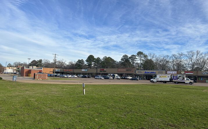 Pictures of Retail property located at 3141 US-80, Pearl, MS 39208 for lease - image #1