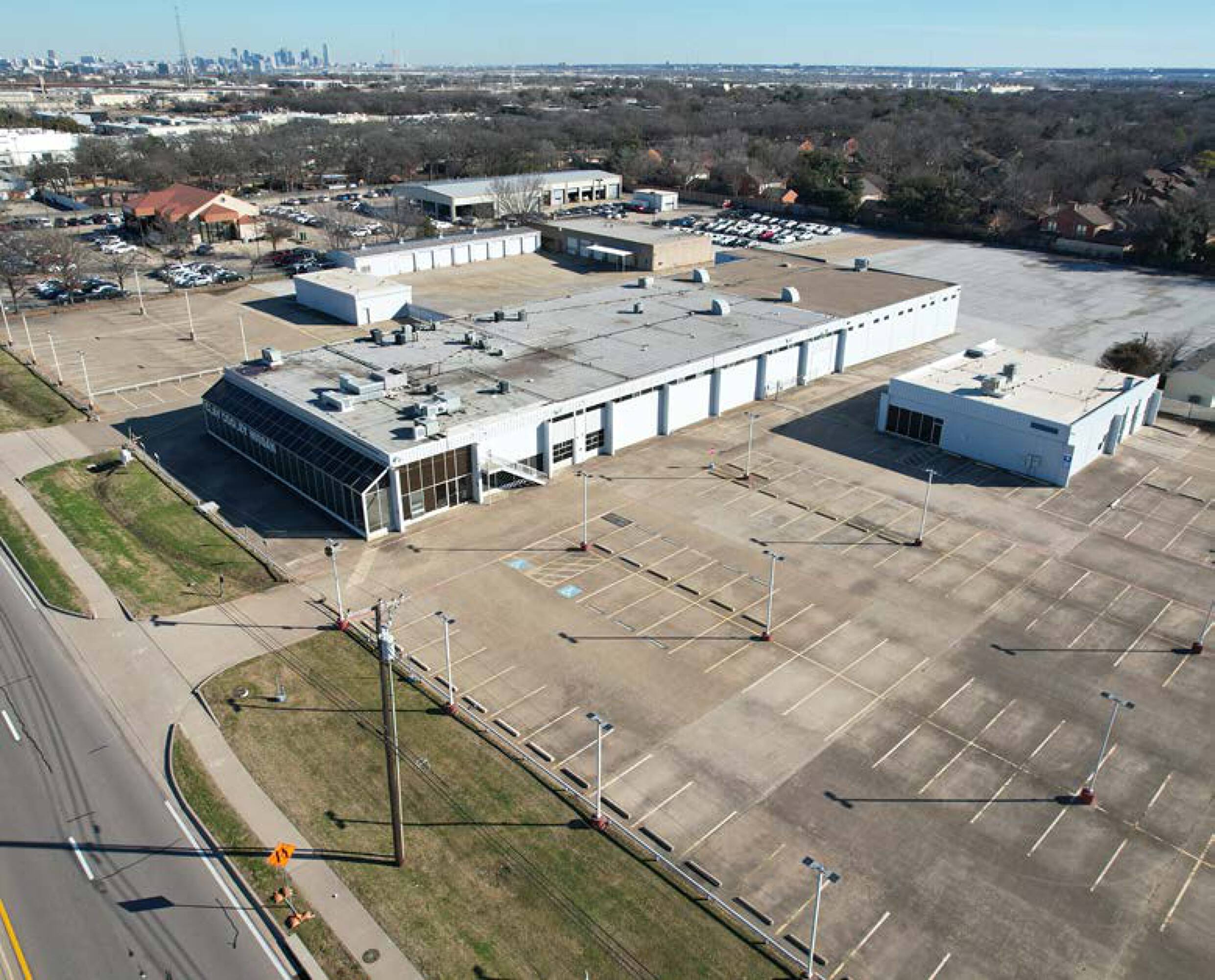 1450 - 1500 E. AIRPORT FWY, Irving, TX 75062 | Crexi.com