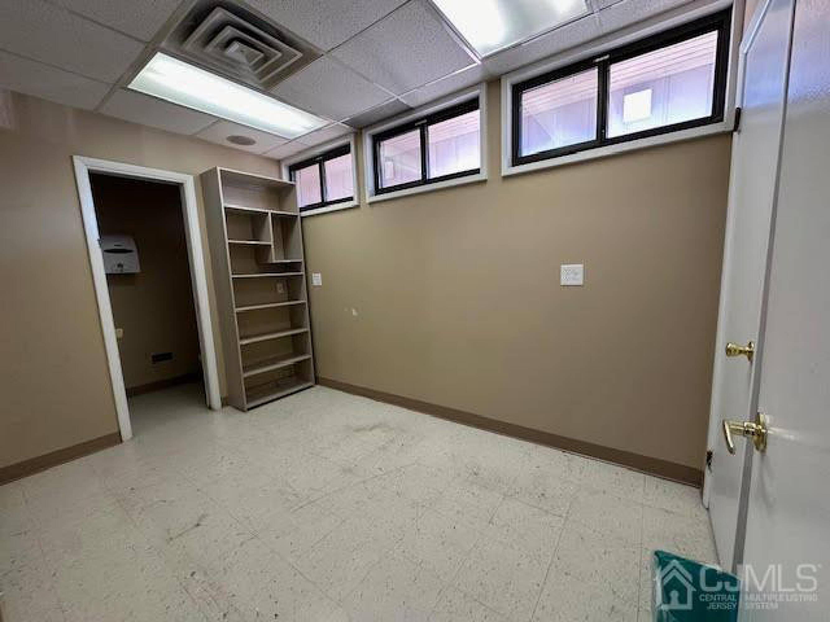 281 Summerhill Road 101, East Brunswick, NJ 08816