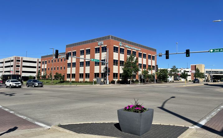 Pictures of Office property located at 275 10th St SE, Cedar Rapids, IA 52403 for lease - image #1