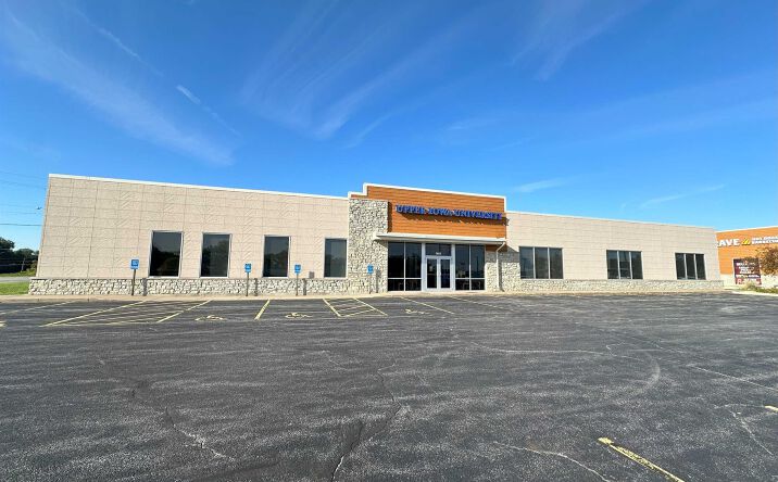 Pictures of Office, Retail property located at 1401 Kimberly Rd, Bettendorf, IA 52722 for lease - image #1