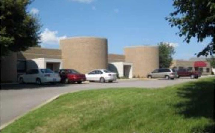 Pictures of Office property located at 2524 FARRAGUT Drive #B, Springfield, IL 62704 for lease - image #1