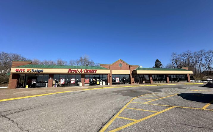 Pictures of Retail property located at 2140 W Kimberly Rd, Davenport, IA 52806 for lease - image #1