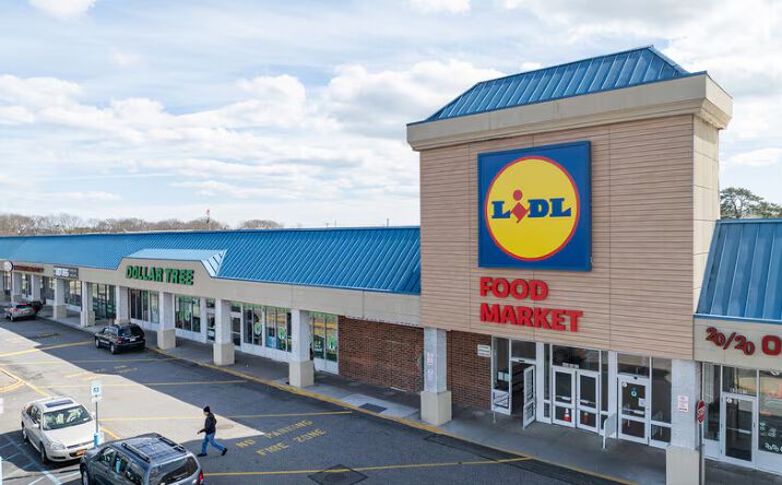 Pictures of Retail property located at 800 Montauk Hwy, Shirley, NY 11967 for lease - image #1