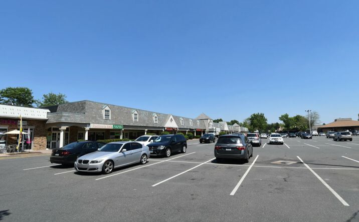 Pictures of Retail, Restaurant property located at 836 Park Ave, Bloomfield, CT 06002 for lease - image #1