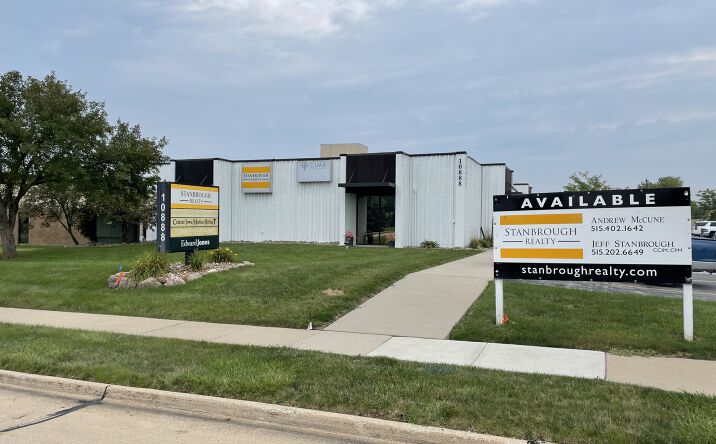 Pictures of Office property located at 10888 Hickman Rd, Clive, IA 50325 for lease - image #1